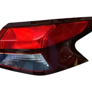 Calavera Derecha Nissan Versa 2020-2025