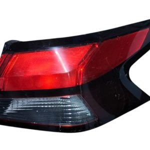 Calavera Derecha Nissan Versa 2020-2025